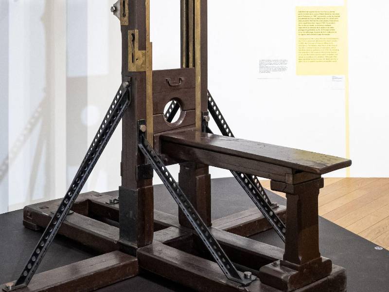 Una guillotina en exhibición hasta abril en Mucem, un museo en Marsella, Francia.