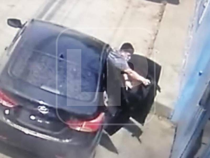 Una cámara de seguridad captó a uno de los sicarios que atacaron a Corbin Celedon With.