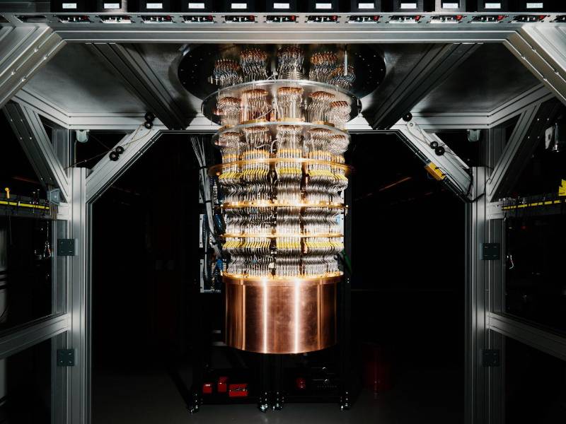 Google ejecutó un nuevo algoritmo en su computadora cuántica capaz de acelerar descubrimientos científicos.