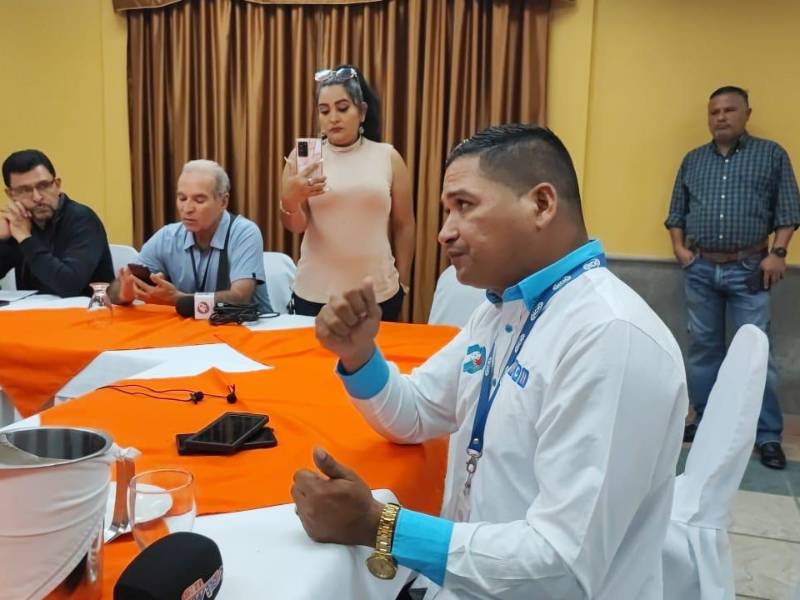 En el conversatorio participaron comunicadores sociales de Santa Rosa de Copán y autoridades policiales, así como ejecutivos de organizaciones de Derechos Humanos.