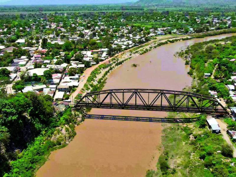 La contaminación al río Chamelecón es cada vez mayor, denuncian los ambientalistas y las autoridades están conscientes.