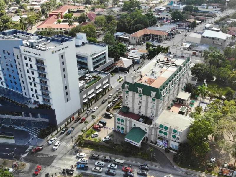 Hoteles sampedranos registran una alta demanda en feriados nacionales.
