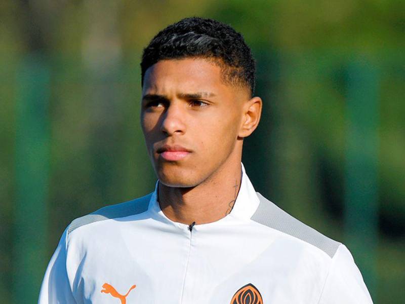 Vinicius se desempeña como lateral y cuenta con 18 años de edad.