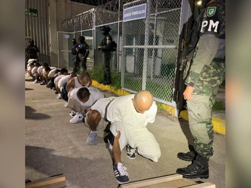 El traslado de los reos se hizo en horas de la madrugada.