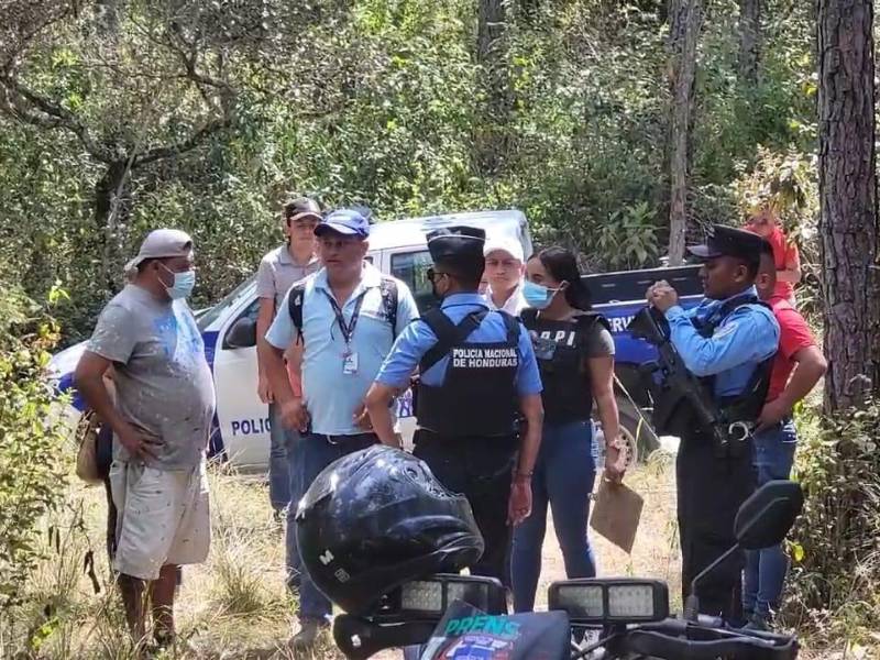 Un cuerpo en estado de descomposición, con manos atadas, fue hallado en el sector de El Orégano, municipio de Nueva Arcadia, Copán, en el occidente de Honduras.