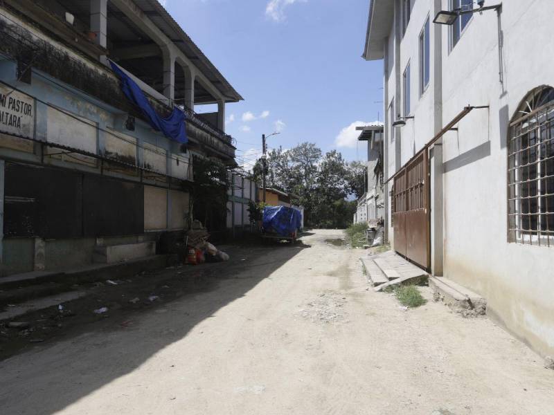 En medio de edificaciones que transmiten paz y armonía se encuentran pandilleros que vigilan las esquinas y pasajes, incluso, algunas de sus casas están ubicadas cerca de las iglesias.