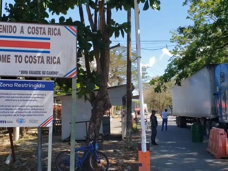 Rastra ingresando a Costa Rica a través de una frontera terrestre.