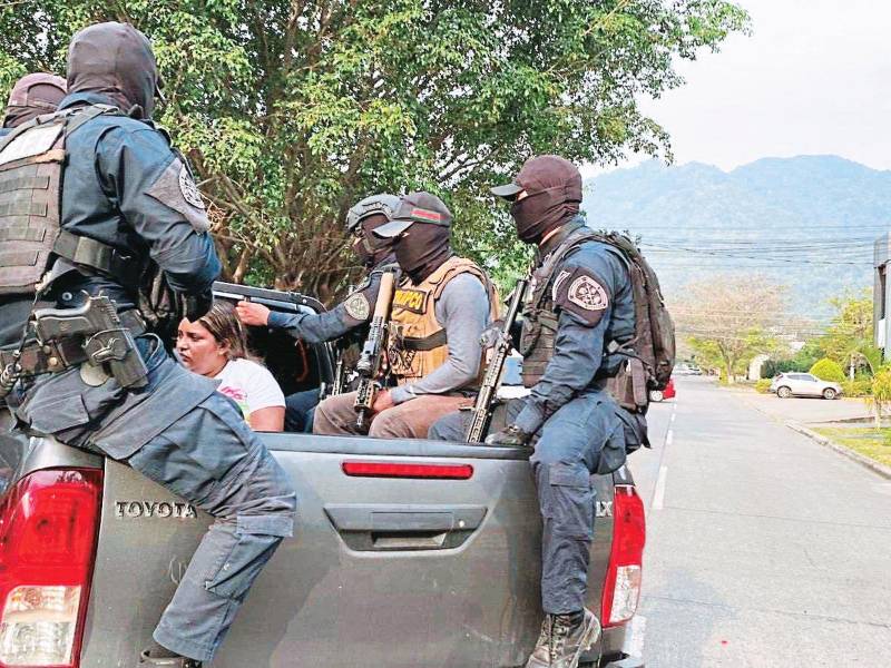 <b><span class=mln_uppercase_mln>peligro.</span></b> sectores temen que delincuentes se hagan pasar por policías civiles para cometer delitos.