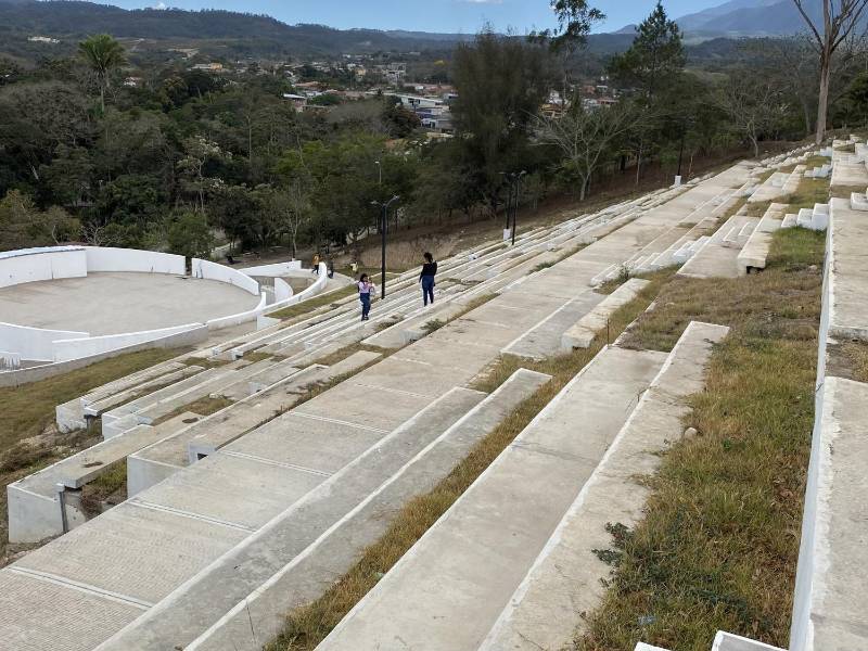 El anfiteatro se construye en el Fuerte San Cristóbal de Gracias, Lempira.