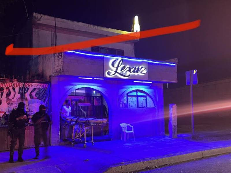 Al menos nueve personas fallecieron luego de que un grupo de hombres armados abriera fuego contra los clientes de un bar.