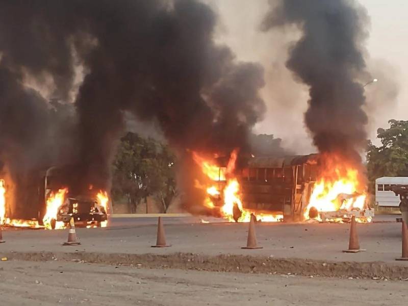 El presidente de México, Andrés Manuel López Obrador, admitió este martes que la jornada violenta del lunes en Sinaloa, tras enfrentamientos entre grupos civiles que dejaron un militar muerto y otro herido, puede estar relacionada con la detención de Ismael ‘El Mayo’ Zambada.