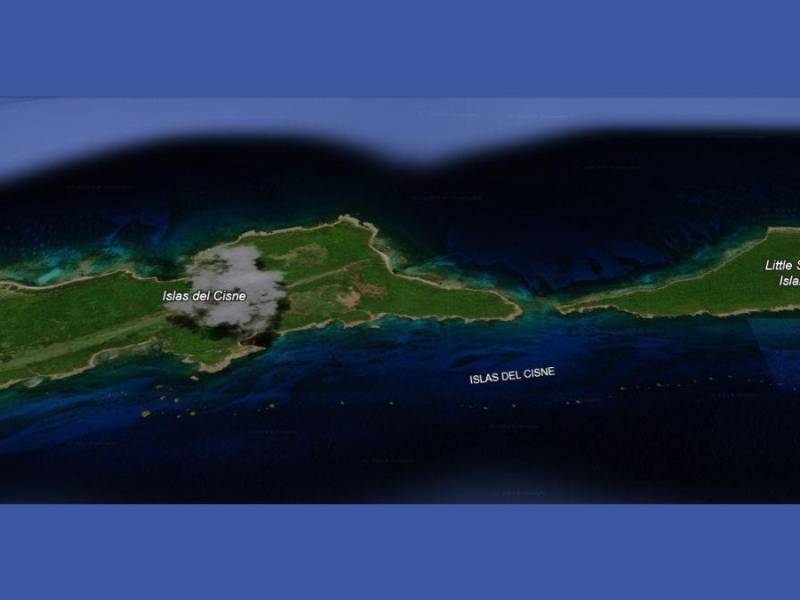 Vista satelital de las dos principales Islas del Cisne desde Google Earth.