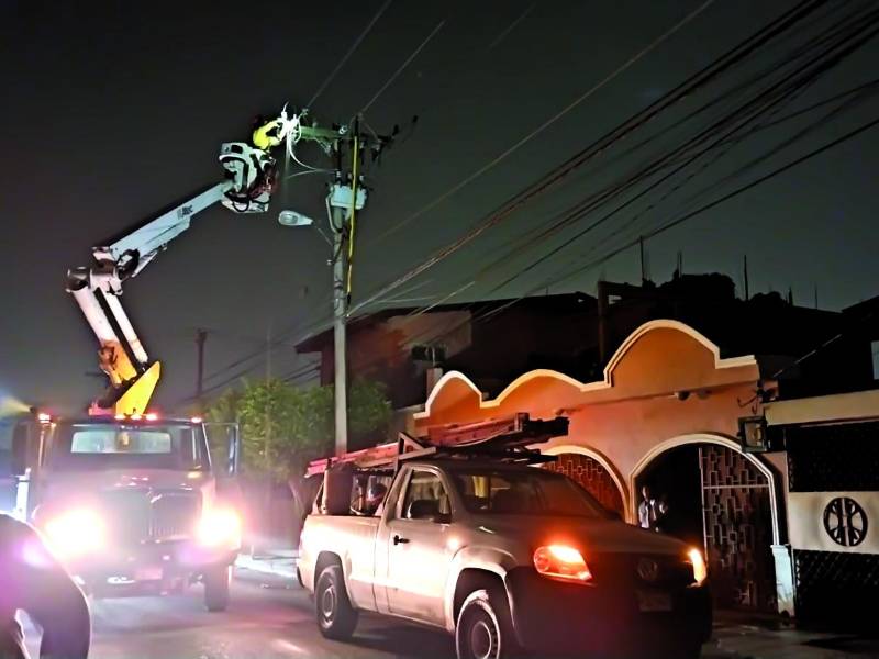 Empleados de la EEH resuelven una emergencia técnica que dejó por más de 13 horas sin luz a vecinos de la Satélite.