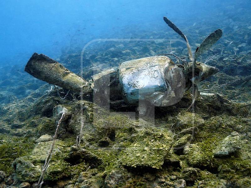 Fotos obtenidas en exclusiva por LA PRENSA Premium muestran la aeronave fragmentada en cinco partes, sumergida en el fondo del mar de Roatán.
