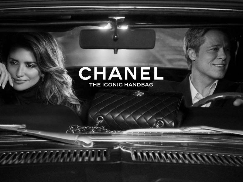 Los actores Penélope Cruz y Brad Pitt en una de las escenas del comercial para Chanel.