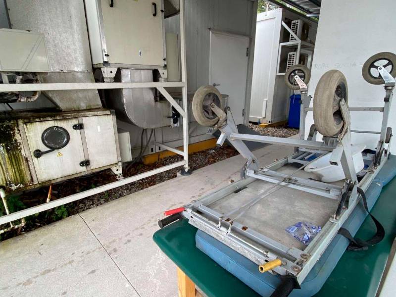 <b><span class=mln_uppercase_mln>Desuso.</span></b> EL hospital móvil de Santa Rosa está prácticamente abandonado por lo que se pretende darle un nuevo uso.