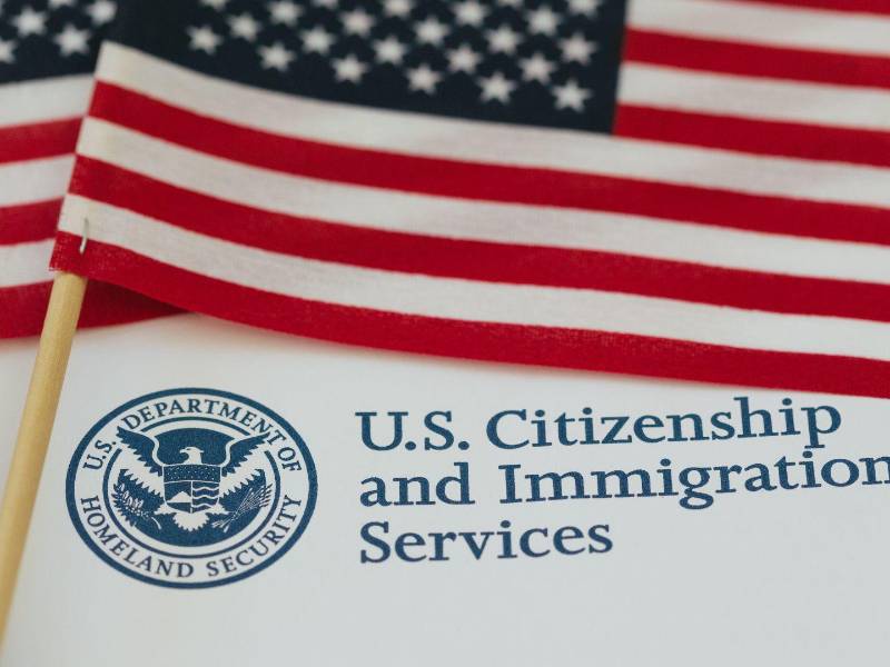 A partir del 20 de octubre, el examen de ciudadanía de USA será más exigente. USCIS confirma cambios y publica nuevos materiales.