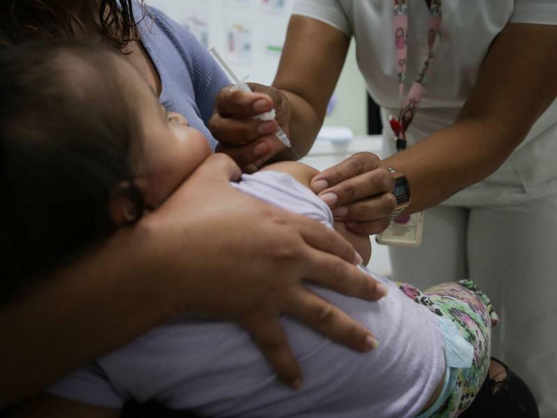 Las secuelas de no vacunarse son evidentes: la muerte de menores por enfermedades prevenibles, como la tos ferina.