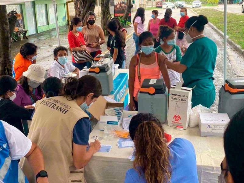 La jornada integral de salud incluyó la aplicación del esquema básico de vacunación a niños de 0 a 5 años.