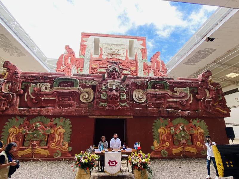 Honduras realizó un acto formal de entrega de la presidencia pro témpore de la Organización Mundo Maya a Belice en el Museo de Esculturas del sitio Maya de Copán.