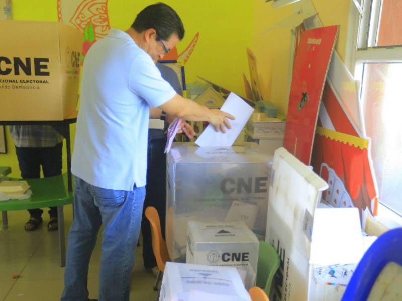 Aunque la mañana avanzó con lentitud, se espera que más jóvenes acudan a las urnas durante la tarde.