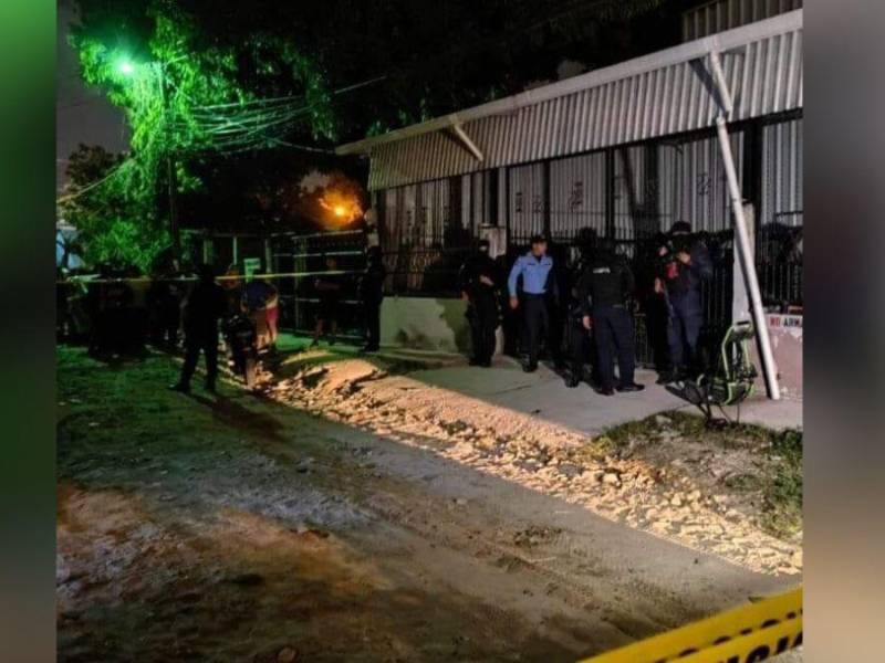 Agentes de la Policía Nacional llegaron a la escena del crimen.