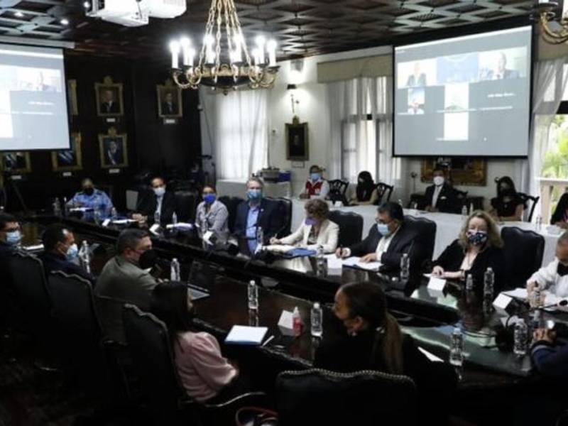 La primera dama hondureña afirmó que los autobuses con inmigrantes de su país deportados “están llegando después de la hora establecida”.