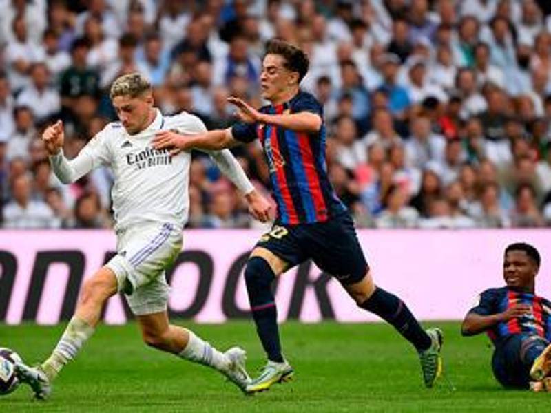 Federico Valverde y Gavi se verán las caras en el mediocampo.