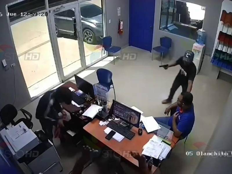 Imagen del video del asalto a la ferreterría.