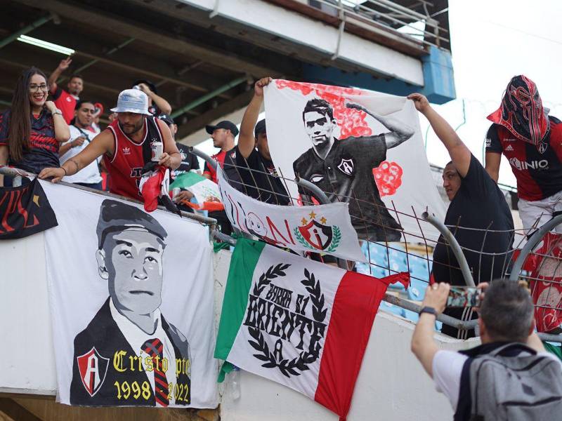 Los Zorros están participando por primera vez en este certamen y sus aficionados no dejaron escapar la oportunidad para apoyarlos.