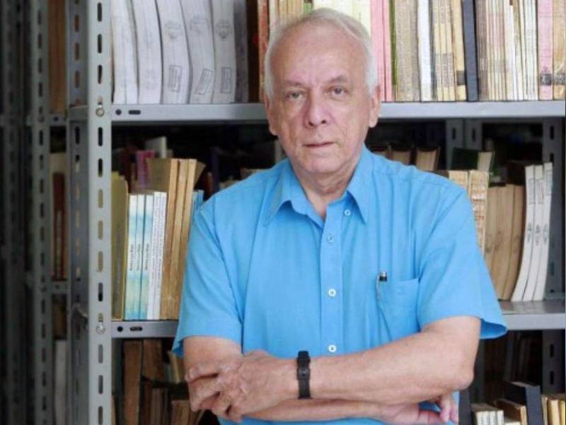 Julio Escoto, escritor hondureño.