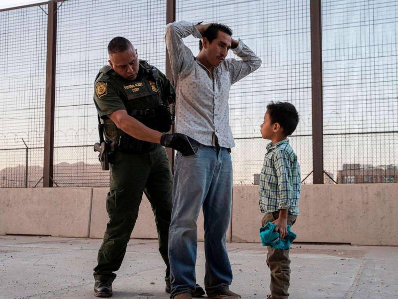 Tres padres migrantes separados de sus hijos en la frontera demandaron al Gobierno de EEUU por los daños causados.
