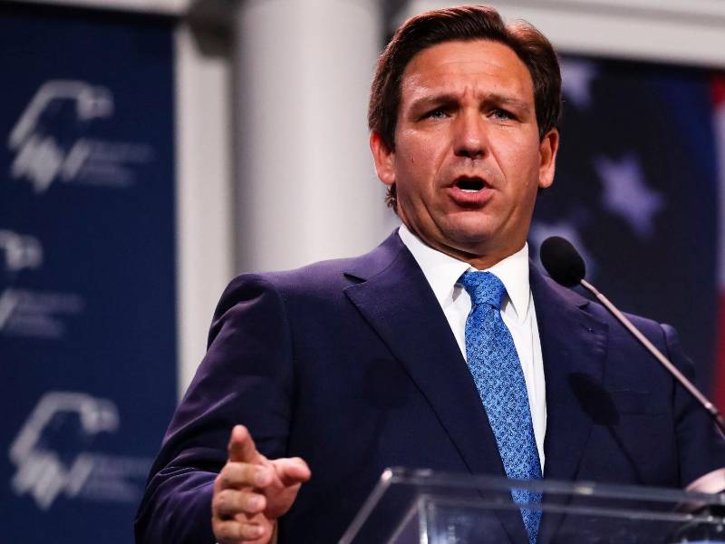 El gobernador Ron DeSantis impulsó una polémica ley antiinmigrante en Florida.