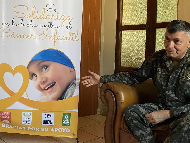 El comandante de la 120 Brigada, Erwin Lara Franco, en las acciones de planificación de la media maratón en Santa Rosa de Copán.