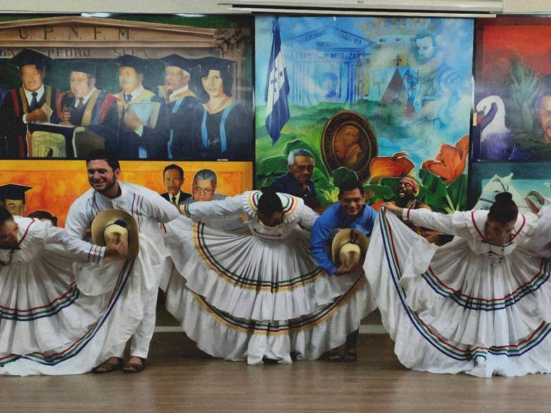 Los cuadros de danza formaron parte del evento artístico y cultural.
