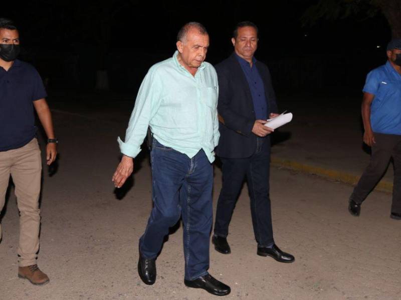 Casi un año después de haber sido enviada nuevamente a prisión, la exprimera dama Rosa Elena Bonilla de Lobo volvió a su casa y a dormir en su cama.