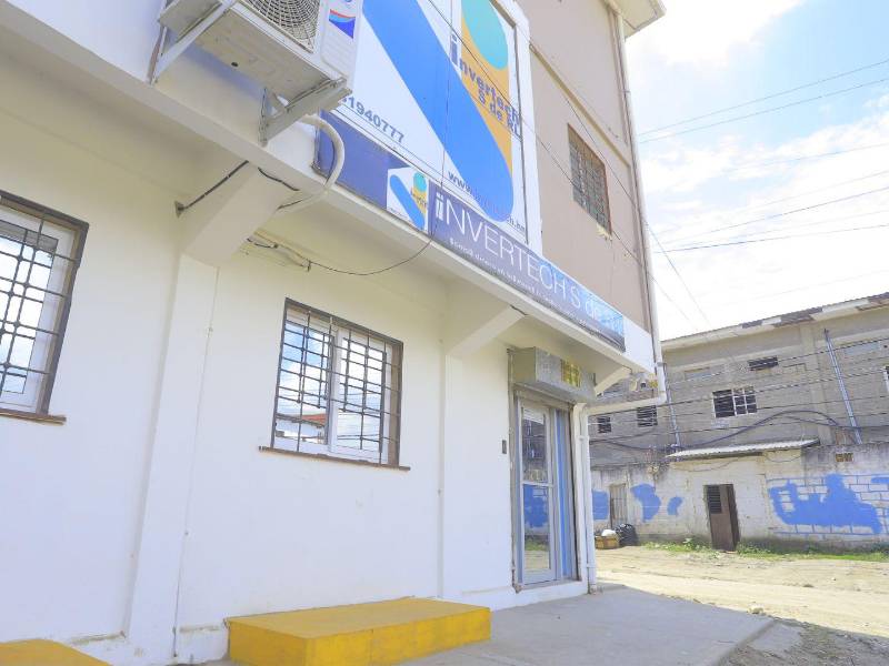 El edificio permanece cerrado luego del escándalo cuando se informó que podría tratarse de una nueva estafa piramidal en el país