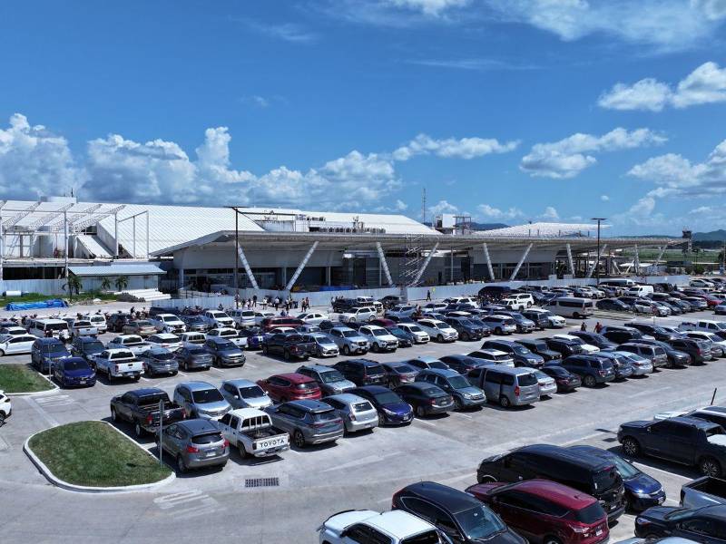El aeropuerto internacional Ramón Villeda Morales de San Pedro Sula es el más activo del país, recibe más de un millón de viajeros al año.