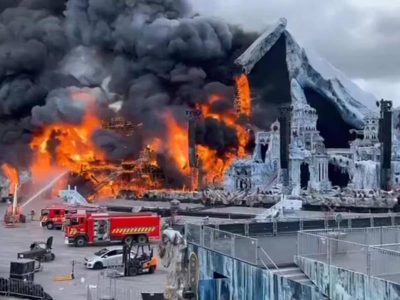 Así fue el mega incendio que consumió el escenario principal.