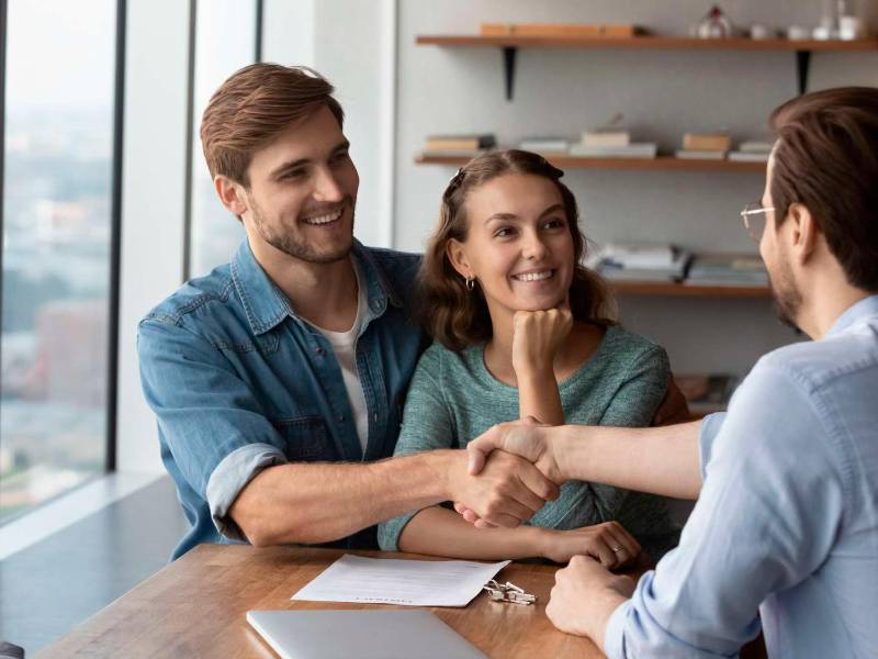 <i><b>Los créditos a corto plazo ayudan a crear un buen historial crediticio si se cumple en tiempo y forma con los pagos, para así poder obtener mejores condiciones de crédito en un futuro.</b></i>