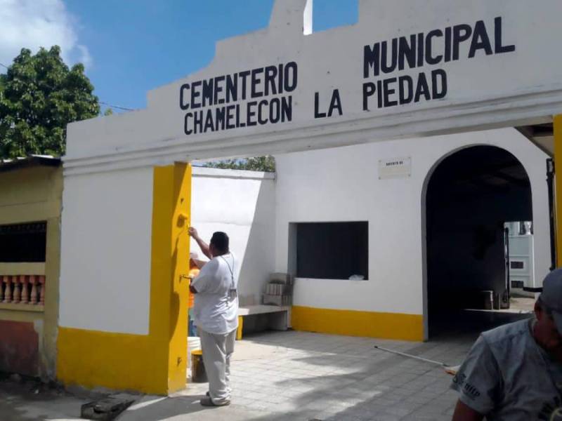 Entrada al Cementerio Municipal “La Piedad” de Chamelecón, San Pedro Sula.