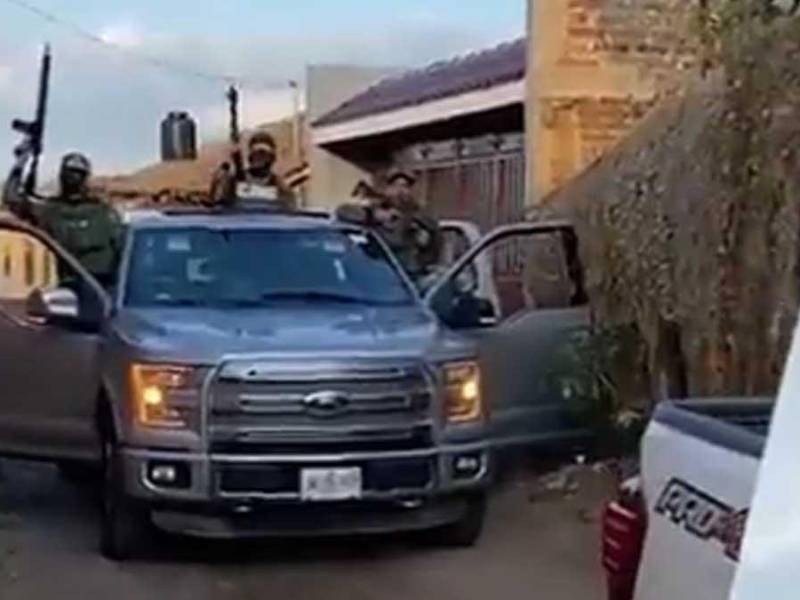Presuntos miembros del Cártel de Jalisco Nueva Generación presumieron ayer su llegada a una localidad del Municipio de Tizapán El Alto, a través de un video difundido en redes sociales.