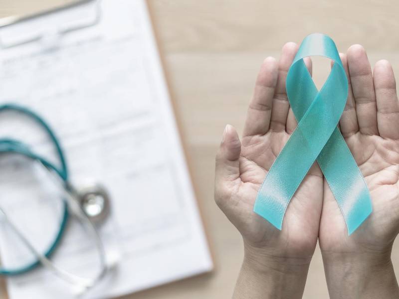 Los padres deben estar conscientes de los beneficios que trae la vacuna para sus hijas adolescentes, incluso para los varones.