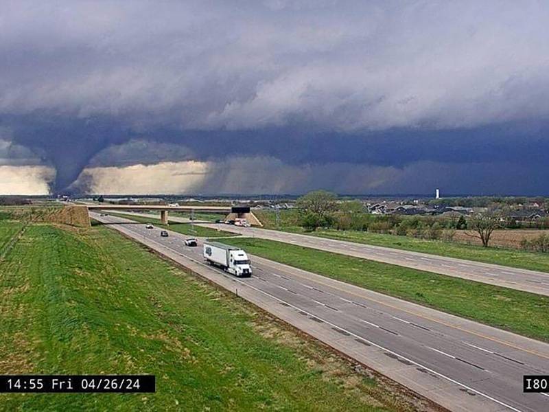 Un tornado también golpeó Oklahoma este fin de semana.