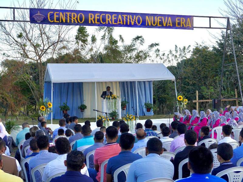 Ceremonia de colocación de la primera piedra en Santa María del Real, Olancho.