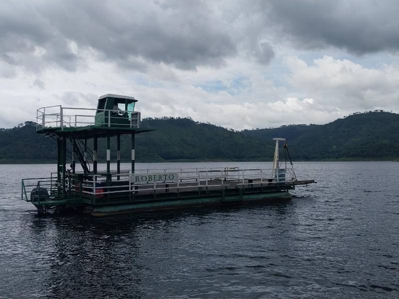 En esta embarcación puede cruzar en media hora de un departamento a otro y ahorrarse más de seis horas de viaje.