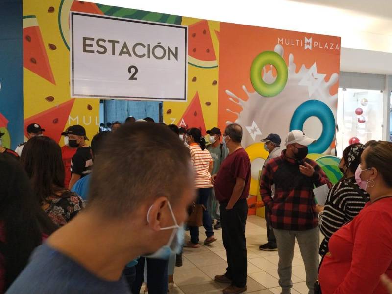 Alrededor de 2,500 DNI se entregaron este sábado en Mall Multiplaza.