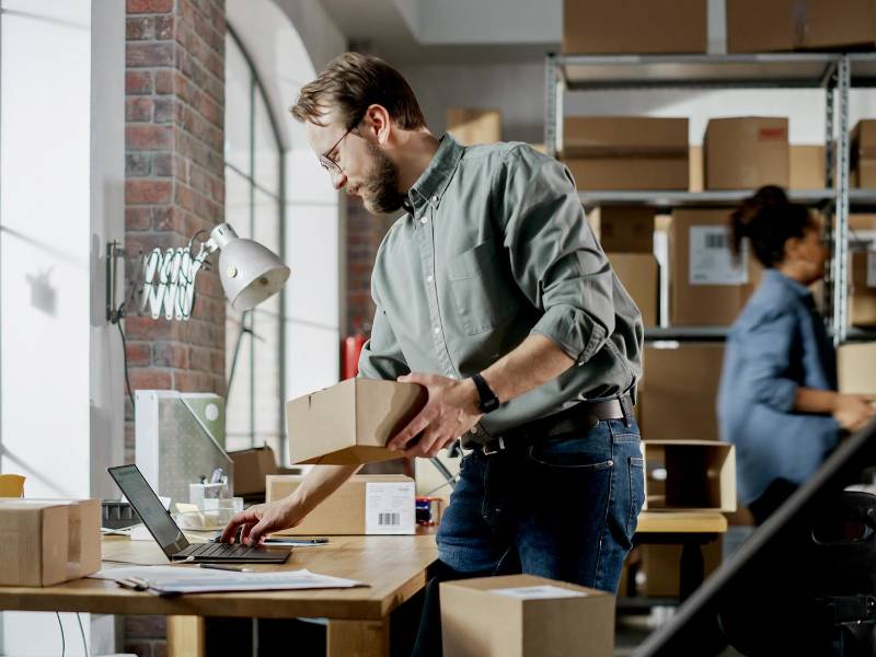 Tan pronto como las utilidades lo permitan, el emprendedor contrate a una persona especializada en contabilidad.