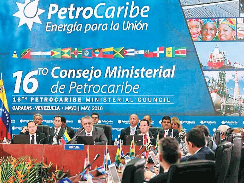 <b><span class=mln_uppercase_mln>Grupo.</span></b> Si Honduras salda deuda con Petrocaribe, los fondos regresarán al país en obras sociales, aseguró Manuel Zelaya el pasado lunes.<span class=mln_uppercase_mln> </span>