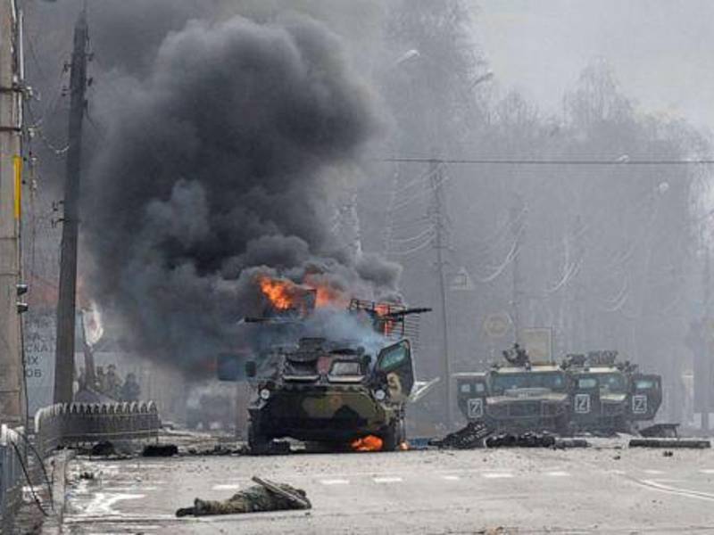 La guerra en Ucrania se ha convertido en sinónimo de terrible sufrimiento y destrucción, pero también de extrema valentía y solidaridad sin precedentes. Estas son las fotos icónicas de AFP que cuentan la historia de los primeros doce meses del conflicto: